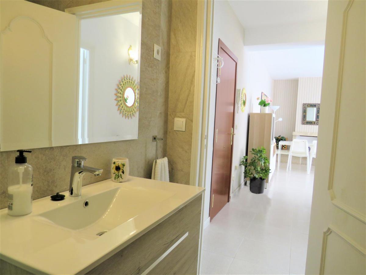 Elizabeth Beach Apartment With Seaviews! Торремолинос Экстерьер фото